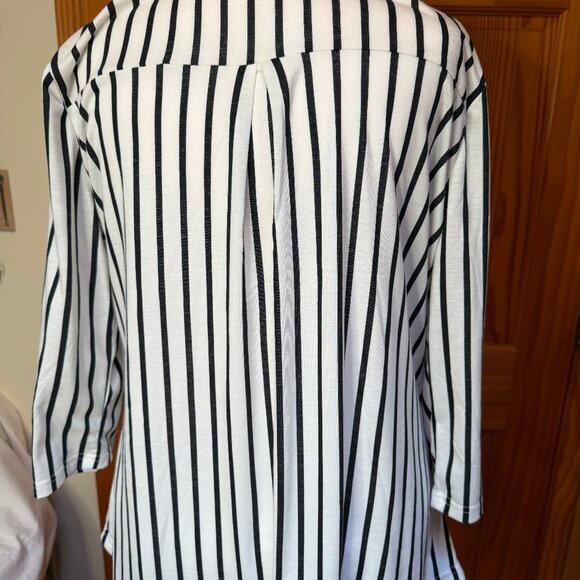NineDaily XXL Black/White Striped 3/4 Zip Top - Picture 3 of 5